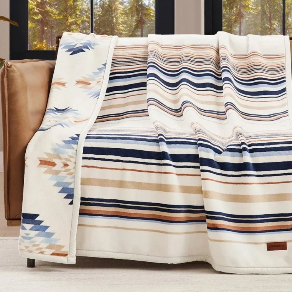 Pendleton Reversible Plush Throw Blanket 50"x70" PolyesterSuede - Savanna Stripe - Picture 3 of 5